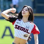 [<b>MD</b>포토] 트와이스 쯔위 '스트라이크 던질거야'