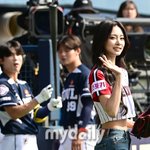 [<b>MD</b>포토] 트와이스 쯔위 '야구 선수들 시선 사로잡는 미모'