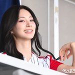 트와이스 <b>쯔위</b> '예쁨 흩날리며 머릿결 정리'[엑's HD포토]