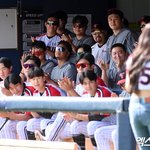 트와이스 쯔위 '<b>더그</b>아웃 시선 집중'[엑's HD포토]