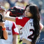 시구자로 나선 트와이스 <b>쯔위</b>