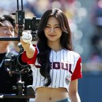 트와이스 <b>쯔위</b> '오늘은 내가 시구자'