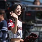 트와이스 <b>쯔위</b> '오늘 시구자는 저예요'