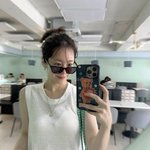  최정훈 사랑 듬뿍 받나 봐…열애 후 더 예뻐진 '<b>순백</b>의 여신'