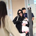 뉴진스 하니 ‘매니저 보자마자 인형 자랑’[포토엔HD]