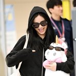 뉴진스 하니 ‘인형 자랑하는 해맑은 팜하니’[포토엔HD]