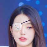 오늘 또 <b>안대</b> 착용한 장원영