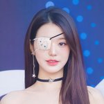 장원영은 <b>안대</b>를 껴도 이렇게 이쁘구나 ㄷㄷㄷ