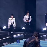 경쟁은 경쟁이고 잘생긴 건 잘생긴 거.jpg