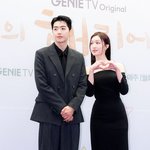 [T포토] 강훈-<b>조혜주</b> '모태 솔로의 불안한 시선 처리'