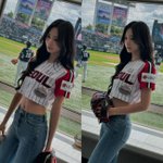 트와이스 <b>쯔위</b>, 원조 '입간판 여신' 설현도 극찬할 마네킹 몸매