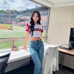 트와이스 쯔위, 야구장 여신 강림…유니폼도 잘 어울려 [DA]