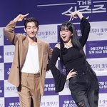 [댓글부탁해] [포토]이영지X<b>정동환</b>, 통통튀는 포즈