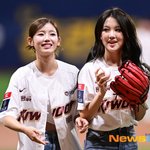 트라이비 현빈-지아, 즐거운 시구 <b>시타</b>[포토엔HD]