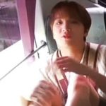 버스 <b>좌석</b>에 냄새나는 발 올린 아이돌