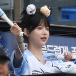 [포토] 르세라핌 은채, 망그러진 곰 유니폼 입고 <b>두산</b> 응원