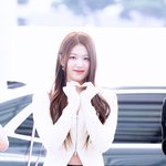 [현장포토] "<b>후광</b>이 번쩍"...윤지윤, 소녀의 청순