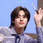 내돌 <b>탐라</b>에서 핫하길래 이때싶 들고 옴