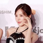 웬디, 르세라핌 카즈하 제쳤다…트렌치코트가 잘 어울리는 여자 가수...