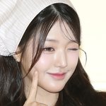 장원영, 볼 콕 <b>윙크</b>