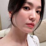 송혜교, <b>백옥</b> 같은 피부 [스타샷]