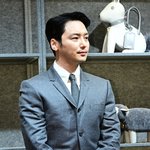 [멍멍] 변<b>요한</b>, 손에 든 강아지 백[포토엔HD]