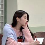 장원영, '탈덕수<b>용소</b> 저격룩'으로 캠퍼스 활보…무보정이 더 예쁠...