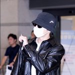 [드루와] [현장포토] "오늘은, 팬바보"...차은우, 로맨틱 <b>손인사</b>