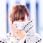 [드루와] [현장포토] "<b>민낯</b>은 부끄"...카리나, 수줍은 출국