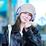 [19] [사진]아이린, '<b>모닝</b> 하트 선물하며 출국'