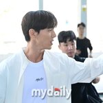 [<b>MD</b>포토] 몬스타엑스 셔누 '팬들과 반가운 인사'