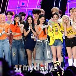 하이브에 단비 된' 프로미스나인, 재계약 이어질까 [<b>MD</b>포커스]