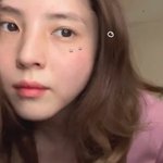 한소희, 얼굴 피어싱 후회…"고통 참아가면서 뚫어" 스티커 붙인...