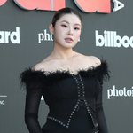 리정, 입술 피어싱 눈길