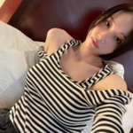 [댓글부탁해] 전종서, 황금 골반 라인만큼 돋보이는 깊은 쇄골‥물도 <b>고일</b>...