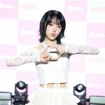 '사랑은 네모인가 봐'…최예나, 세 번째 싱글 '네모네모' 발표