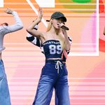 [<b>MD</b>포토] 유빈 '샤우팅 넘치는 축하무대'