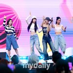 [<b>MD</b>포토] 오마이걸 '발랄한 축하무대'