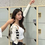 <b>장원영</b> 이 사진 <b>머리</b> 작은거 체감됨