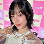 최예나 좋겠네…솔로 데뷔 3년 차에 겹경사 터졌다