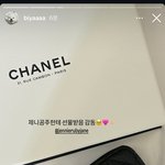 제니 <b>메컵쌤</b>한테 샤넬 지갑 선물했네
