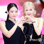 제니 <b>금발</b> 안어울리는 이유가