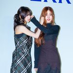 [사진]아일릿 모카-<b>민주</b>,'사이좋게 볼하트 해주기'