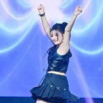 [사진]피프티피프티 아테나,'신나게 흔들어요'