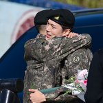 [사진]몬스타엑스 주헌-<b>민혁</b>,'뜨거운 포옹'