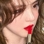 한소희, 강렬한 레드립…독보적 분위기