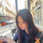 '기억 조작 <b>청순미모</b>'...신세경, 파리 일상 공개