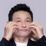 [현장포토] "남자가 애교할 때"...황정민, 볼하트 <b>베테랑</b>