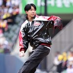 [포토] 이승기 '가을야구 힘찬 시구'