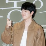[포토] 엑소 수호, 응원의 <b>엄지</b>척